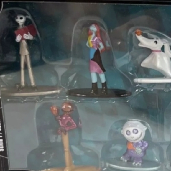 Tim Burton's Nightmare Before Christmas Disney 18 Pc Diecast Figure Set - Picture 4 of 4